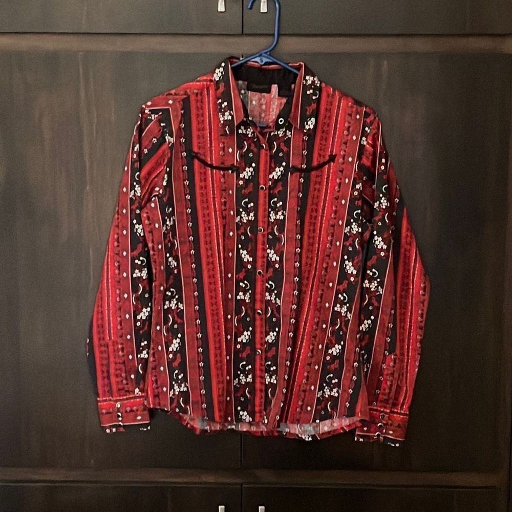 Wrangler Ladies Red & Black Printed Pearl Snap Top Medium